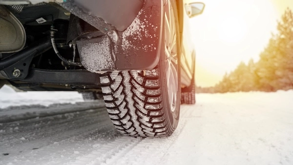 Cold weather snow tyres